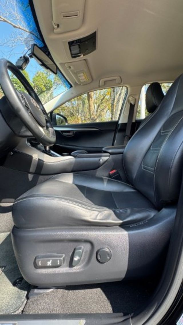 LEXUS NX300h/I-KEY/倒車顯影/駕駛記憶座椅/雙前電動/加熱/通風座椅/循跡防滑/電尾門/定速  第16張相片