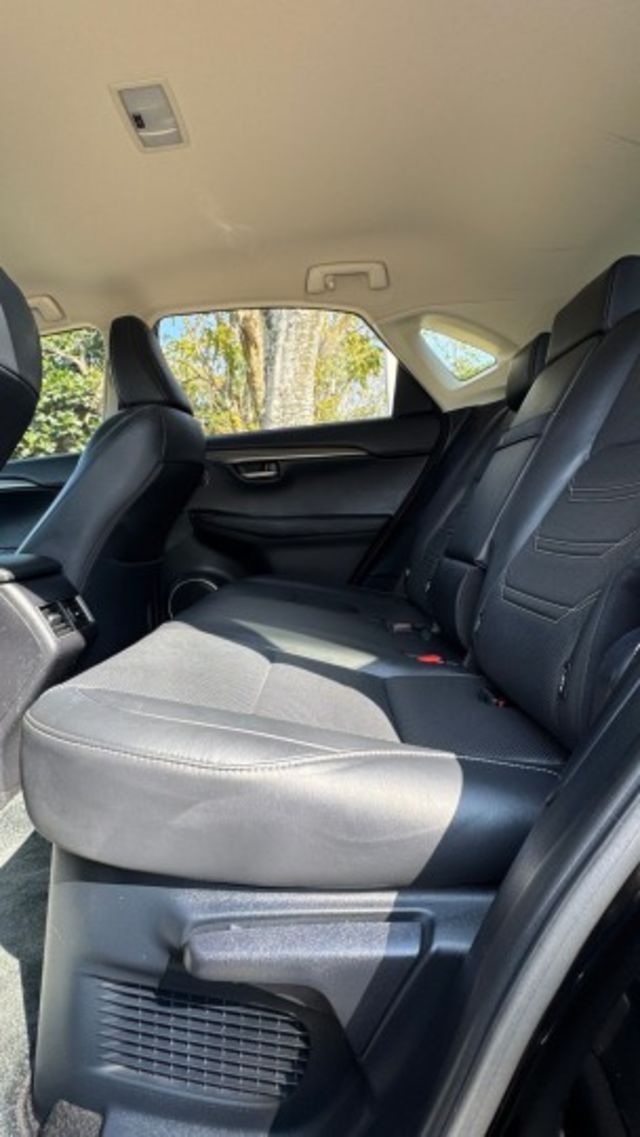 LEXUS NX300h/I-KEY/倒車顯影/駕駛記憶座椅/雙前電動/加熱/通風座椅/循跡防滑/電尾門/定速  第18張相片