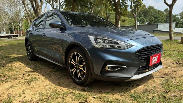 FORD FOCUS/I-KEY/倒車顯影/盲點偵測/跟車系統/電動座椅/循跡防滑/怠速熄火/抬頭顯示器/電動後視鏡  第4張相片