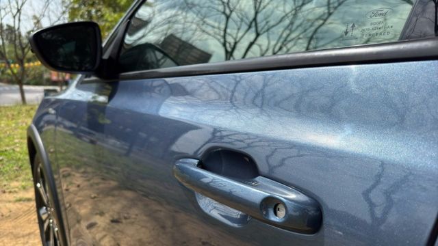 FORD FOCUS/I-KEY/倒車顯影/盲點偵測/跟車系統/電動座椅/循跡防滑/怠速熄火/抬頭顯示器/電動後視鏡  第9張相片