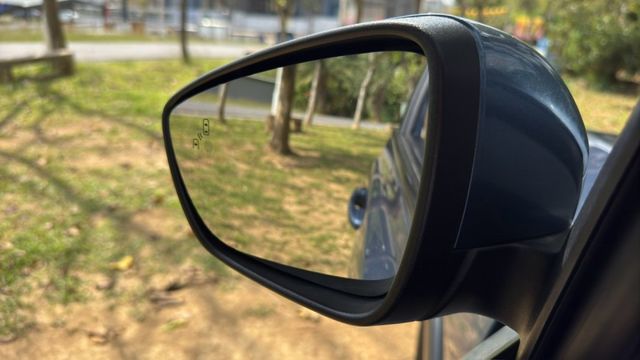 FORD FOCUS/I-KEY/倒車顯影/盲點偵測/跟車系統/電動座椅/循跡防滑/怠速熄火/抬頭顯示器/電動後視鏡  第10張相片