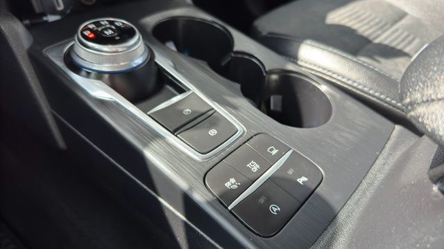FORD FOCUS/I-KEY/倒車顯影/盲點偵測/跟車系統/電動座椅/循跡防滑/怠速熄火/抬頭顯示器/電動後視鏡  第13張相片