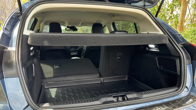 FORD FOCUS/I-KEY/倒車顯影/盲點偵測/跟車系統/電動座椅/循跡防滑/怠速熄火/抬頭顯示器/電動後視鏡  第19張相片