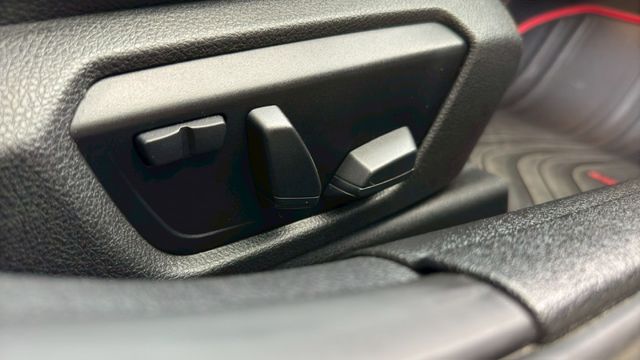 BMW 320i/I-KEY/倒車顯影 /怠速熄火/雙前電動座椅/循跡防滑/電動後視鏡/雙區恆溫空調  第14張相片