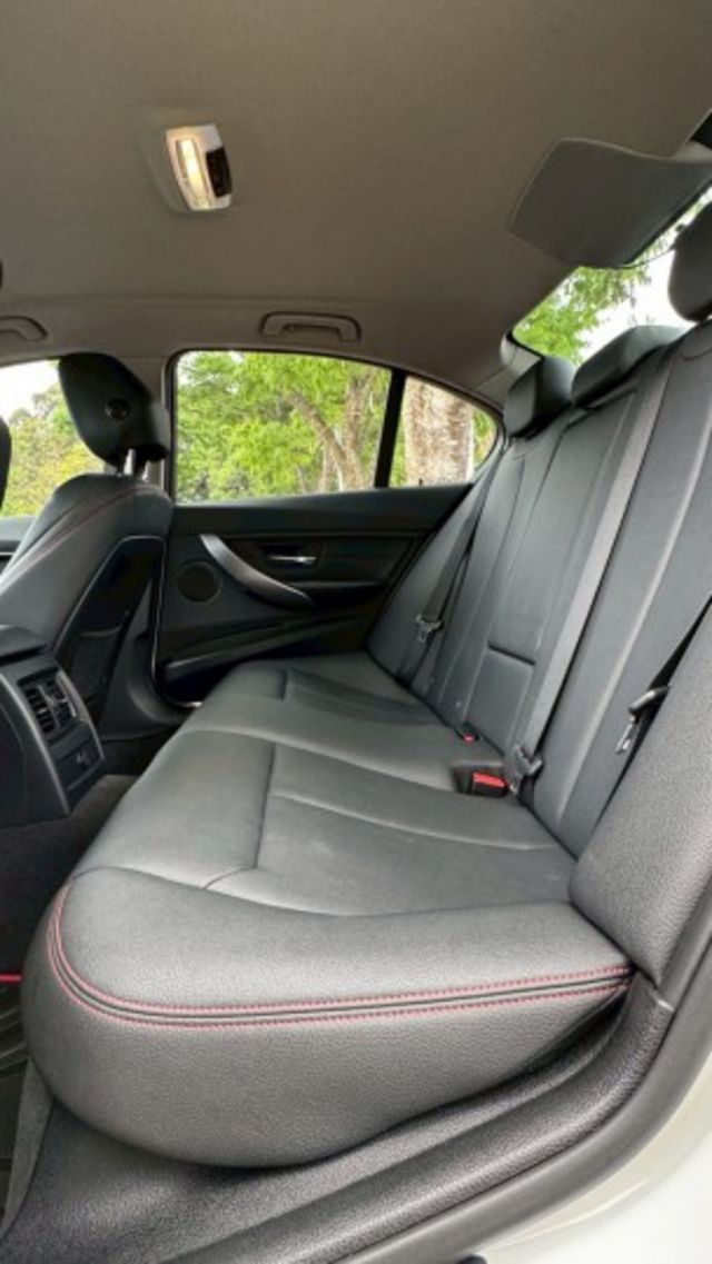 BMW 320i/I-KEY/倒車顯影 /怠速熄火/雙前電動座椅/循跡防滑/電動後視鏡/雙區恆溫空調  第15張相片