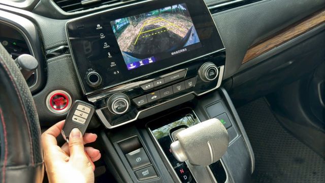 HONDA CRV/I-KEY/倒車顯影/跟車系統/全景天窗/電尾門/電動座椅/循跡防滑/自動緊急煞車系統  第11張相片