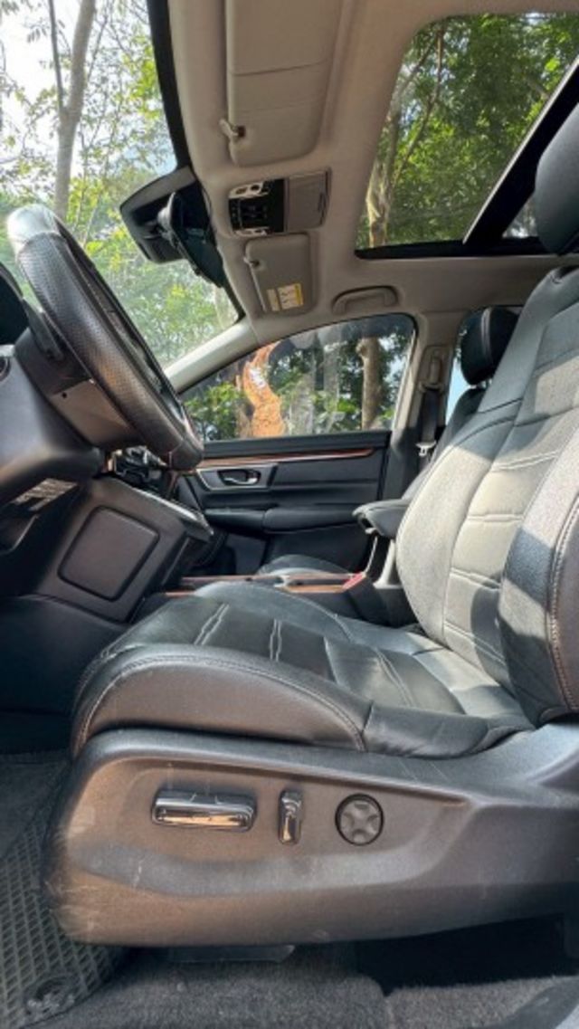 HONDA CRV/I-KEY/倒車顯影/跟車系統/全景天窗/電尾門/電動座椅/循跡防滑/自動緊急煞車系統  第15張相片