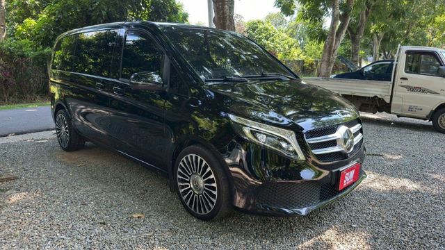 BENZ V220d/360環景/雙電滑門/電尾門/怠速熄火/定速/第三排座椅/雙區恆溫空調/後座恆溫空調  第4張相片