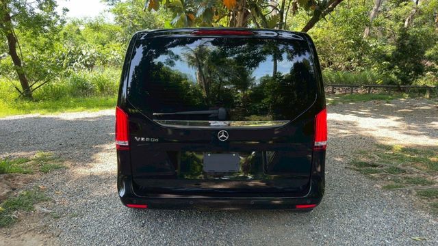 BENZ V220d/360環景/雙電滑門/電尾門/怠速熄火/定速/第三排座椅/雙區恆溫空調/後座恆溫空調  第6張相片
