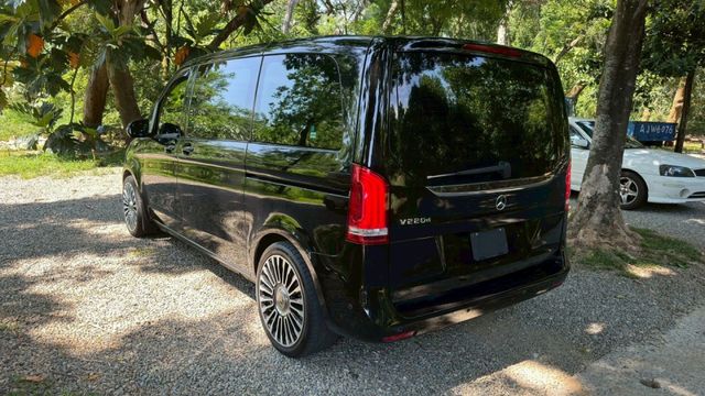 BENZ V220d/360環景/雙電滑門/電尾門/怠速熄火/定速/第三排座椅/雙區恆溫空調/後座恆溫空調  第7張相片