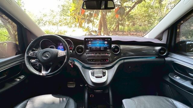 BENZ V220d/360環景/雙電滑門/電尾門/怠速熄火/定速/第三排座椅/雙區恆溫空調/後座恆溫空調  第10張相片