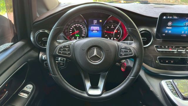 BENZ V220d/360環景/雙電滑門/電尾門/怠速熄火/定速/第三排座椅/雙區恆溫空調/後座恆溫空調  第13張相片