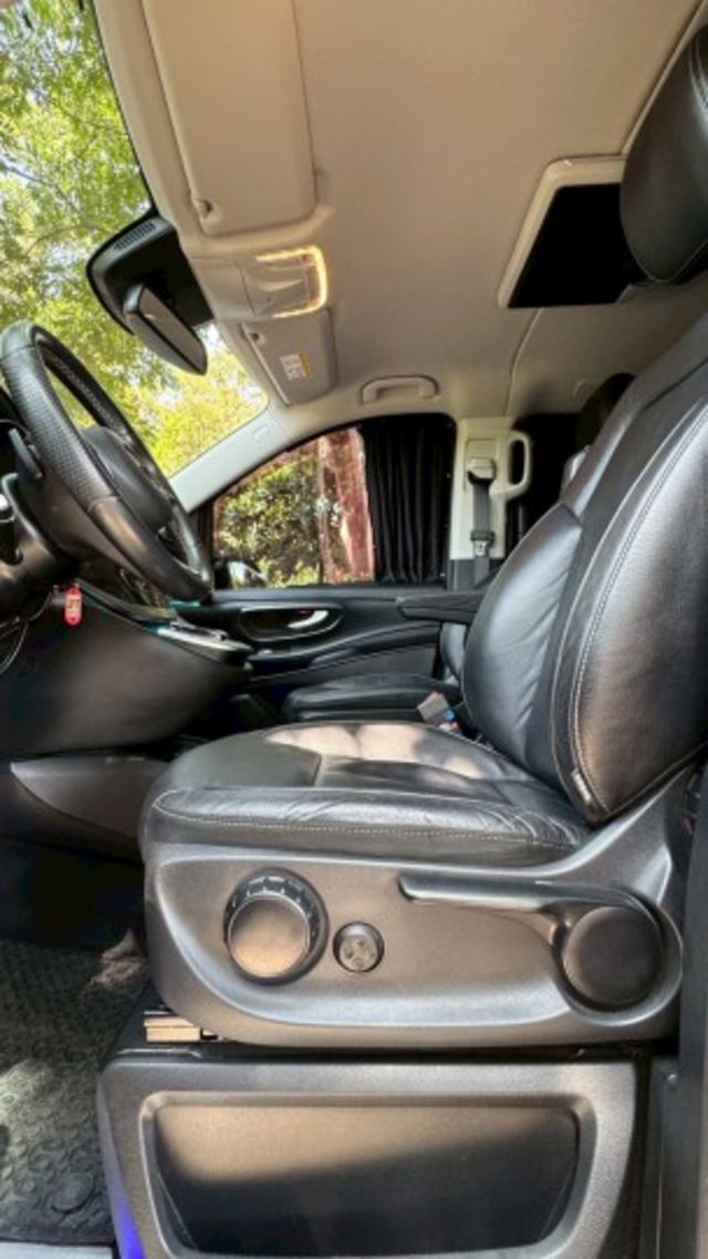 BENZ V220d/360環景/雙電滑門/電尾門/怠速熄火/定速/第三排座椅/雙區恆溫空調/後座恆溫空調  第14張相片