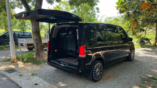 BENZ V220d/360環景/雙電滑門/電尾門/怠速熄火/定速/第三排座椅/雙區恆溫空調/後座恆溫空調  第20張相片