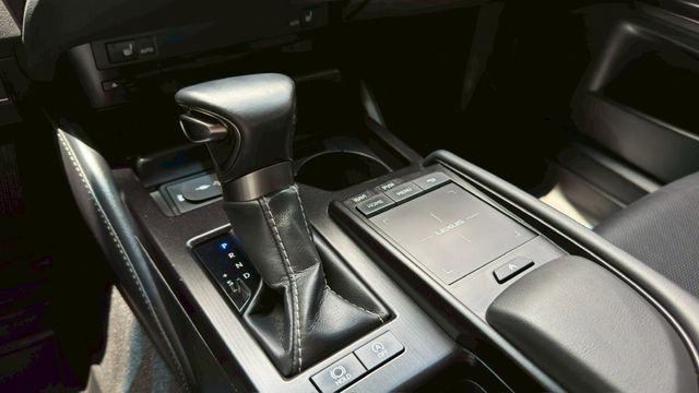 LEXUS ES200/I-KEY/360度環景/跟車系統/循跡防滑/怠速熄火/雙前電熱椅/雙前電動座椅/天窗  第12張相片