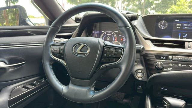 LEXUS ES200/I-KEY/360度環景/跟車系統/循跡防滑/怠速熄火/雙前電熱椅/雙前電動座椅/天窗  第13張相片