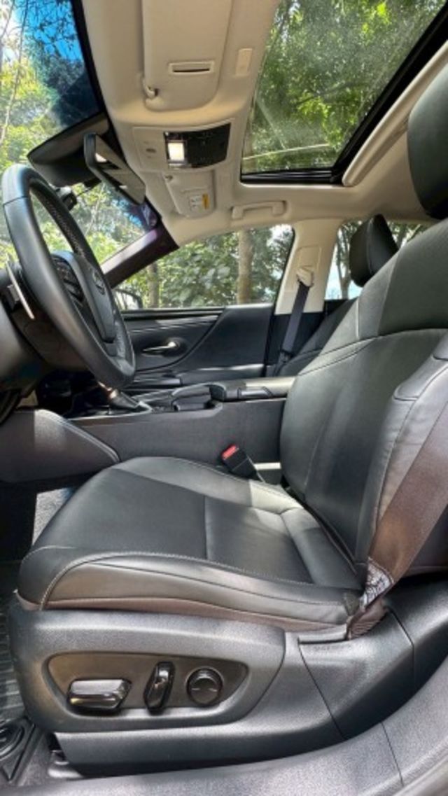 LEXUS ES200/I-KEY/360度環景/跟車系統/循跡防滑/怠速熄火/雙前電熱椅/雙前電動座椅/天窗  第15張相片