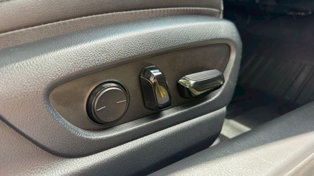 LEXUS ES200/I-KEY/360度環景/跟車系統/循跡防滑/怠速熄火/雙前電熱椅/雙前電動座椅/天窗  第16張相片