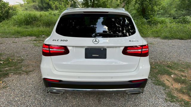 BENZ GLC300/I-KEY/倒車顯影/循跡防滑/電尾門/雙前電動座椅+電熱椅+通風座椅/全景天窗/怠速熄火/定速  第6張相片