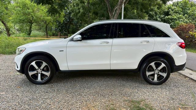BENZ GLC300/I-KEY/倒車顯影/循跡防滑/電尾門/雙前電動座椅+電熱椅+通風座椅/全景天窗/怠速熄火/定速  第8張相片
