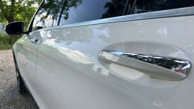 BENZ GLC300/I-KEY/倒車顯影/循跡防滑/電尾門/雙前電動座椅+電熱椅+通風座椅/全景天窗/怠速熄火/定速  第10張相片