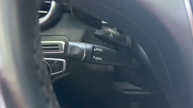 BENZ GLC300/I-KEY/倒車顯影/循跡防滑/電尾門/雙前電動座椅+電熱椅+通風座椅/全景天窗/怠速熄火/定速  第14張相片