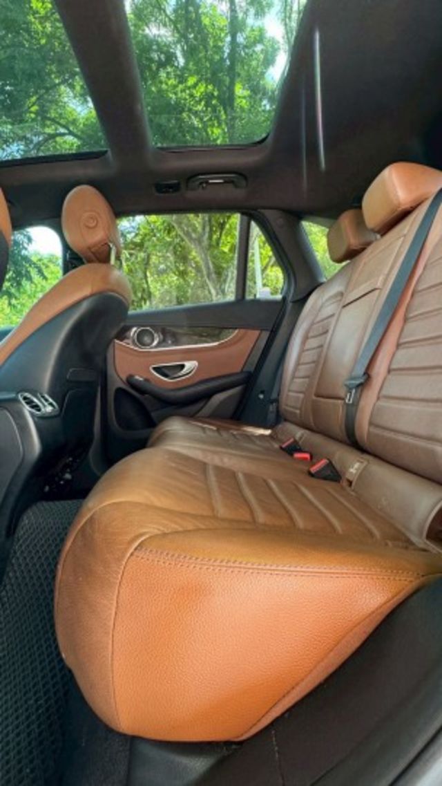 BENZ GLC300/I-KEY/倒車顯影/循跡防滑/電尾門/雙前電動座椅+電熱椅+通風座椅/全景天窗/怠速熄火/定速  第18張相片