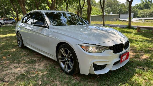BMW 328i/I-KEY/倒車顯影/怠速熄火/循跡防滑/雙前電動座椅+電熱椅/天窗/抬頭顯示器/定速  第4張相片
