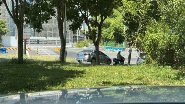 BMW 328i/I-KEY/倒車顯影/怠速熄火/循跡防滑/雙前電動座椅+電熱椅/天窗/抬頭顯示器/定速  第15張相片