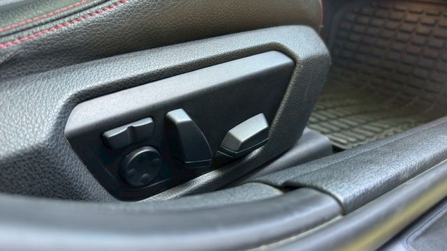 BMW 328i/I-KEY/倒車顯影/怠速熄火/循跡防滑/雙前電動座椅+電熱椅/天窗/抬頭顯示器/定速  第17張相片