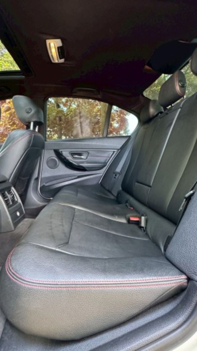 BMW 328i/I-KEY/倒車顯影/怠速熄火/循跡防滑/雙前電動座椅+電熱椅/天窗/抬頭顯示器/定速  第18張相片