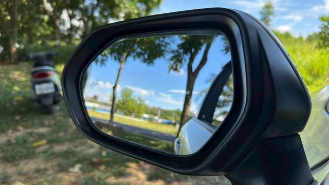 TOYOTA ALTIS/油電/I-KEY/倒車顯影/盲點偵測/跟車系統/恆溫空調/循跡防滑/胎壓偵測/電動後視鏡  第9張相片