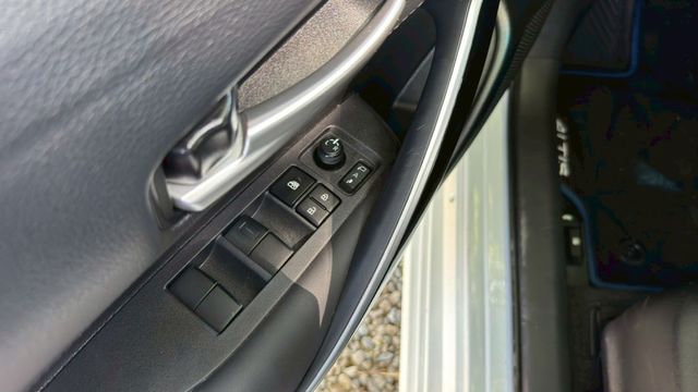 TOYOTA ALTIS/油電/I-KEY/倒車顯影/盲點偵測/跟車系統/恆溫空調/循跡防滑/胎壓偵測/電動後視鏡  第16張相片
