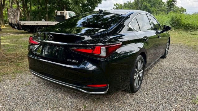 LEXUS ES200/I-KEY/倒車顯影/跟車系統/雙前電動+通風+加熱座椅/天窗/電動後視鏡/後座出風口/摸門  第5張相片