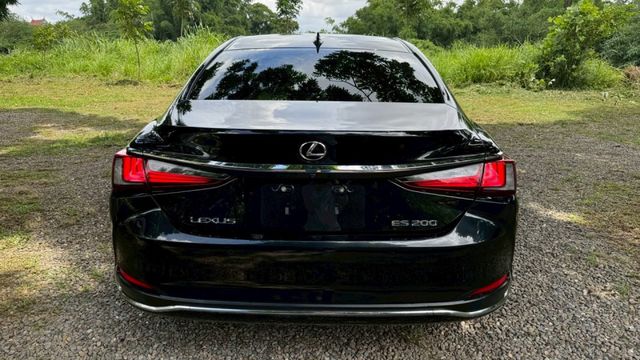 LEXUS ES200/I-KEY/倒車顯影/跟車系統/雙前電動+通風+加熱座椅/天窗/電動後視鏡/後座出風口/摸門  第6張相片