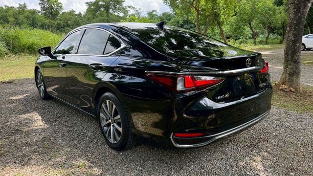 LEXUS ES200/I-KEY/倒車顯影/跟車系統/雙前電動+通風+加熱座椅/天窗/電動後視鏡/後座出風口/摸門  第7張相片