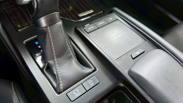 LEXUS ES200/I-KEY/倒車顯影/跟車系統/雙前電動+通風+加熱座椅/天窗/電動後視鏡/後座出風口/摸門  第13張相片