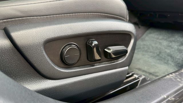 LEXUS ES200/I-KEY/倒車顯影/跟車系統/雙前電動+通風+加熱座椅/天窗/電動後視鏡/後座出風口/摸門  第16張相片