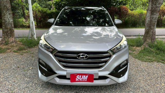 Hyundai Tucson/I-KEY/循跡防滑/電尾門/全景天窗/電動座椅/雙區恆溫空調/電動後視鏡/後座出風口  第3張相片