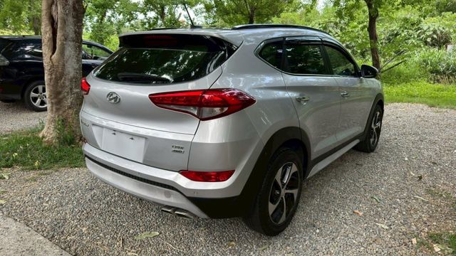 Hyundai Tucson/I-KEY/循跡防滑/電尾門/全景天窗/電動座椅/雙區恆溫空調/電動後視鏡/後座出風口  第5張相片