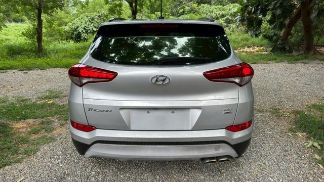 Hyundai Tucson/I-KEY/循跡防滑/電尾門/全景天窗/電動座椅/雙區恆溫空調/電動後視鏡/後座出風口  第6張相片