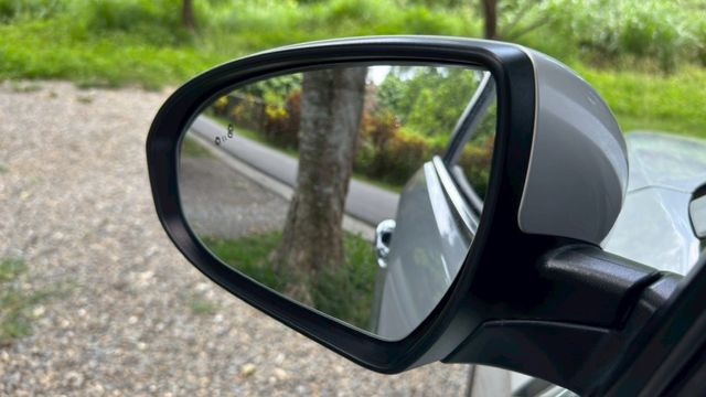 Hyundai Tucson/I-KEY/循跡防滑/電尾門/全景天窗/電動座椅/雙區恆溫空調/電動後視鏡/後座出風口  第10張相片