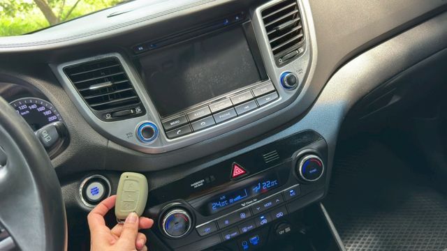Hyundai Tucson/I-KEY/循跡防滑/電尾門/全景天窗/電動座椅/雙區恆溫空調/電動後視鏡/後座出風口  第12張相片