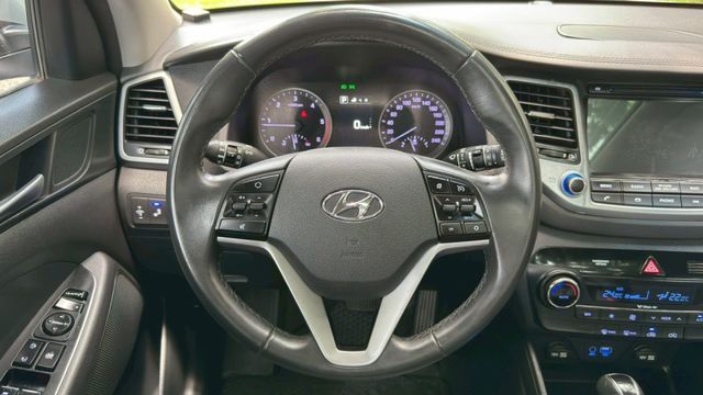 Hyundai Tucson/I-KEY/循跡防滑/電尾門/全景天窗/電動座椅/雙區恆溫空調/電動後視鏡/後座出風口  第14張相片