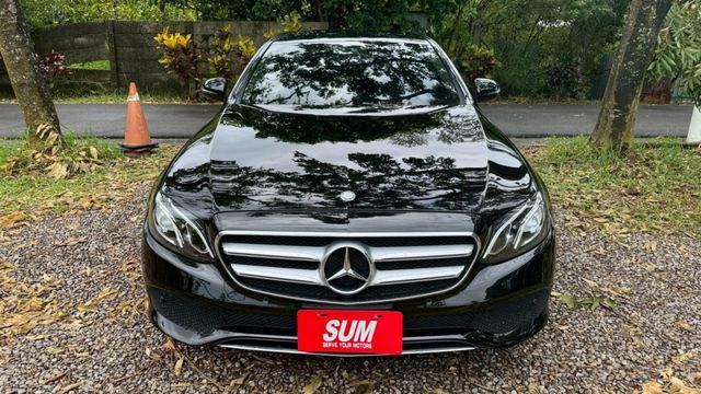 BENZ E250/I-KEY/倒車顯影/定速/天窗/雙前電動座椅/盲點偵測/雙區恆溫空調/電動後視鏡  第3張相片