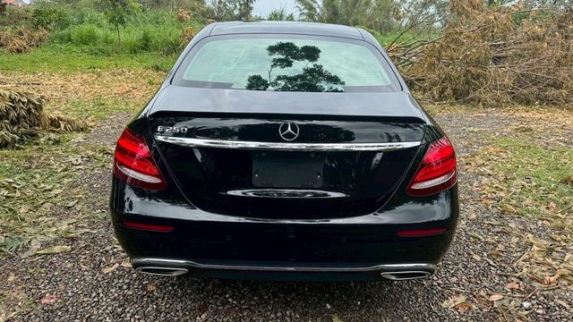 BENZ E250/I-KEY/倒車顯影/定速/天窗/雙前電動座椅/盲點偵測/雙區恆溫空調/電動後視鏡  第6張相片