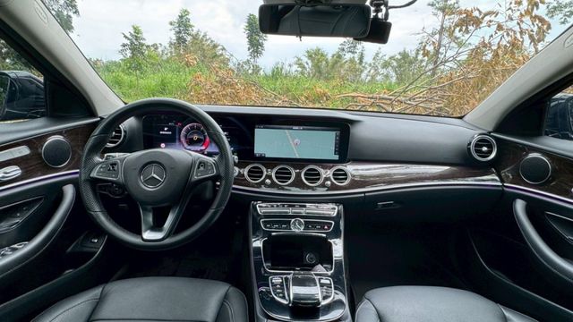 BENZ E250/I-KEY/倒車顯影/定速/天窗/雙前電動座椅/盲點偵測/雙區恆溫空調/電動後視鏡  第9張相片
