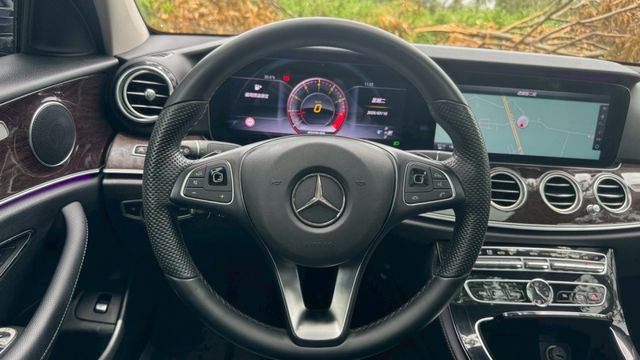 BENZ E250/I-KEY/倒車顯影/定速/天窗/雙前電動座椅/盲點偵測/雙區恆溫空調/電動後視鏡  第11張相片
