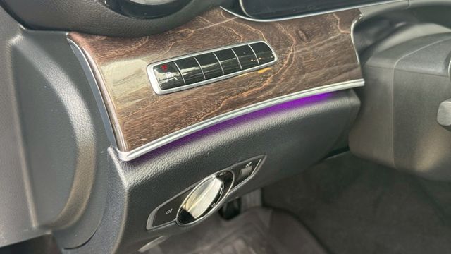 BENZ E250/I-KEY/倒車顯影/定速/天窗/雙前電動座椅/盲點偵測/雙區恆溫空調/電動後視鏡  第13張相片