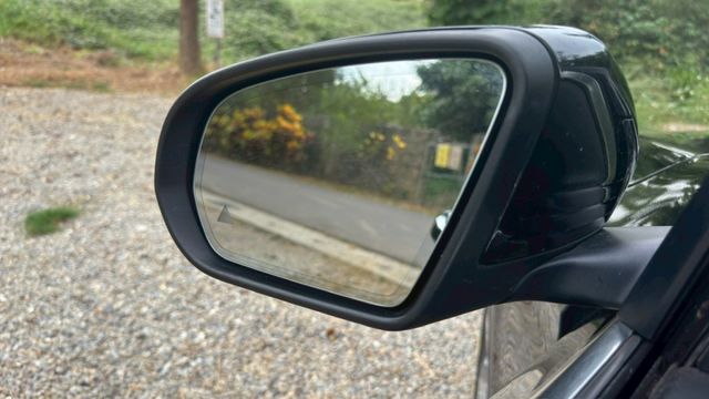 BENZ GLC300/I-KEY/倒車顯影/電尾門/盲點偵測/雙前電動座椅/循跡防滑/怠速熄火/全景天窗/定速  第9張相片